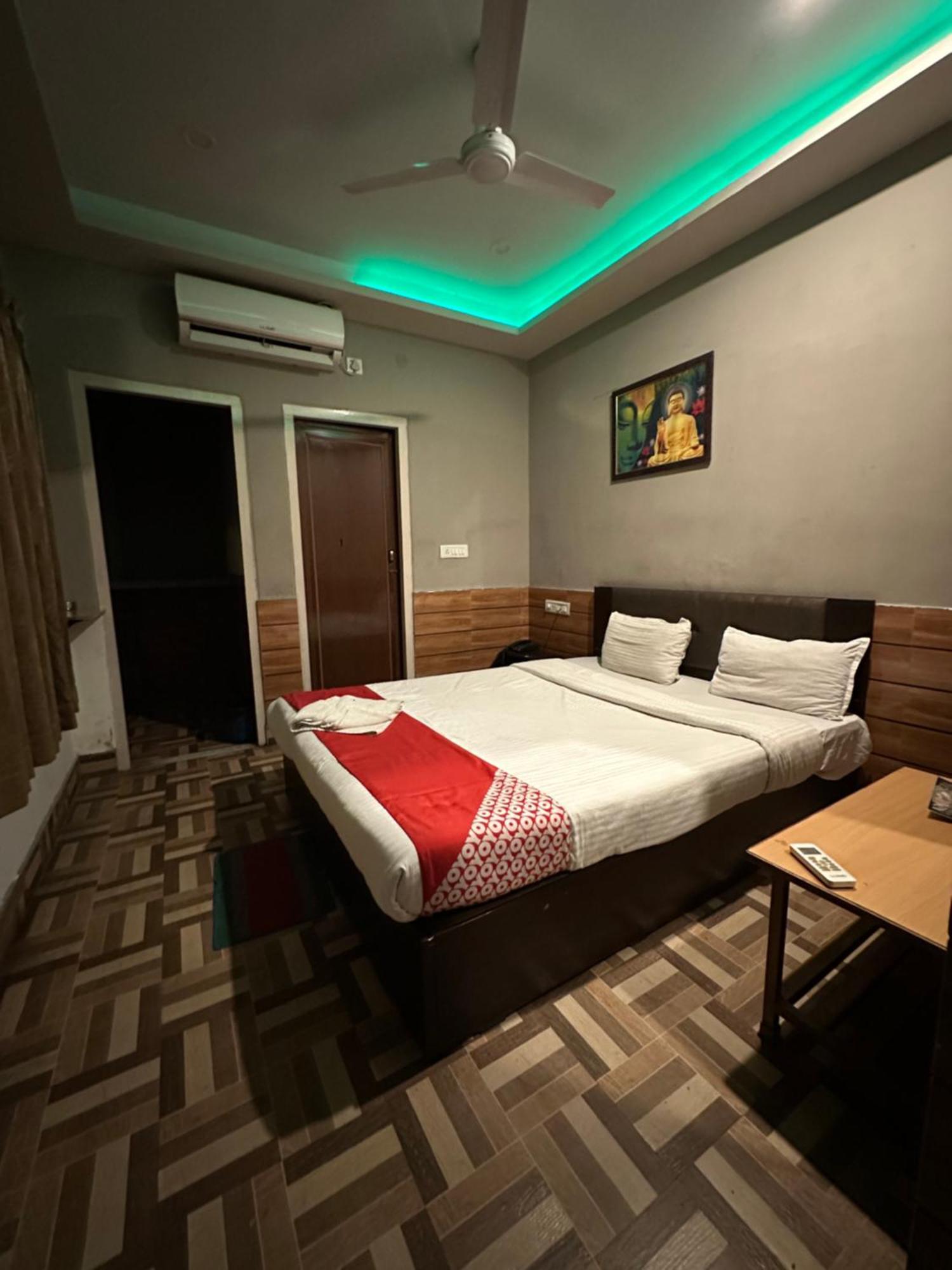 Gd Hotel Njp Силигури Екстериор снимка